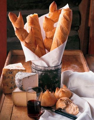 Formaggio e croissant francese