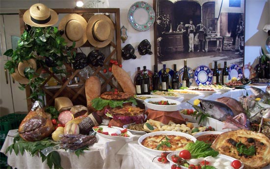Piatti tipici napoletani in locali tipici di Napoli