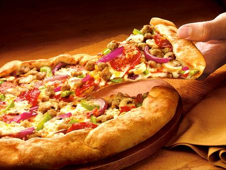Mangiare della buonissima pizza a Genova