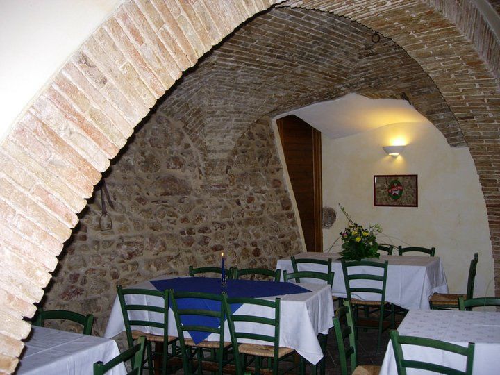 Dettagli Ristorante La Grotta Di Ugone