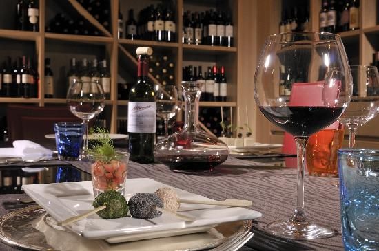 Dettagli Enoteca / Wine Bar Casetta Rossa