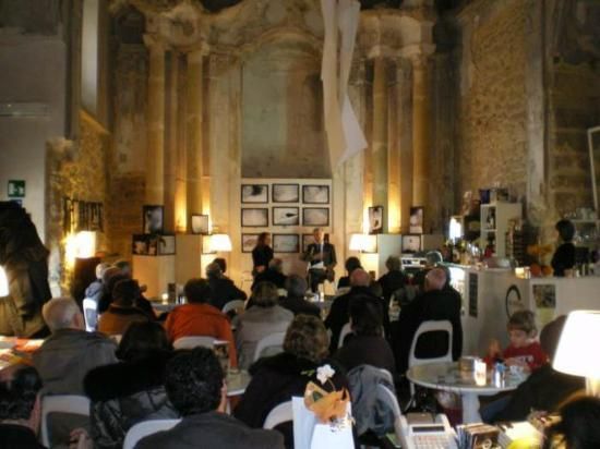 Dettagli Enoteca / Wine Bar Al Kenisa - Caffè letterario