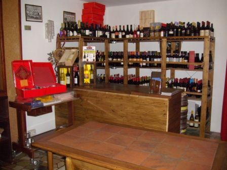 Dettagli Enoteca / Wine Bar Caemia