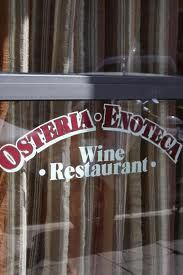 Dettagli Enoteca / Wine Bar I Colori del Vino